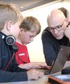 Analyser af tusindvis af tekster gjorde det muligt for et forskerteam ved Aarhus Universitet at opdage nye skriftsprogsstadier hos skolebørn sammen med Writereader-direktør Janus Madsen. Foto: Writereader/PR